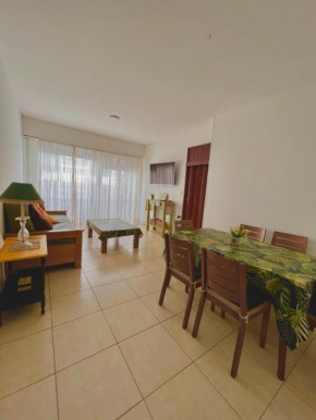 Amplio departamento al frente en zona Plaza Colón - SOLO FAMILIAS -